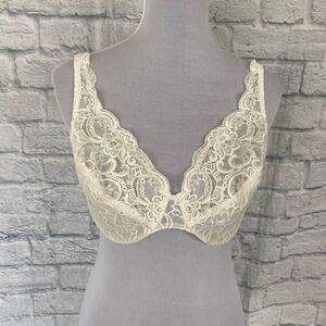 Olga women 38D lace bra w/3 hook back closure & adjustable straps cream color